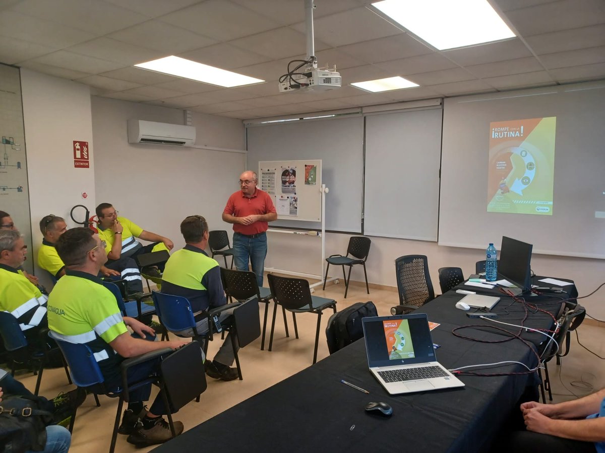 comaigua's tweet photo. Amb motiu de la Setmana Internacional de la Seguretat i Salut Laboral de @veolia,  a @comaigua hem realitzat un taller de conscienciació "trenca amb la rutina", un aspecte sovint obviat, però fonamental en la nostra vida laboral.

  👷👩‍🔧💚 #SSL #PRL

Compartim📷👇 https://t.co/R5fOqnsDdZ