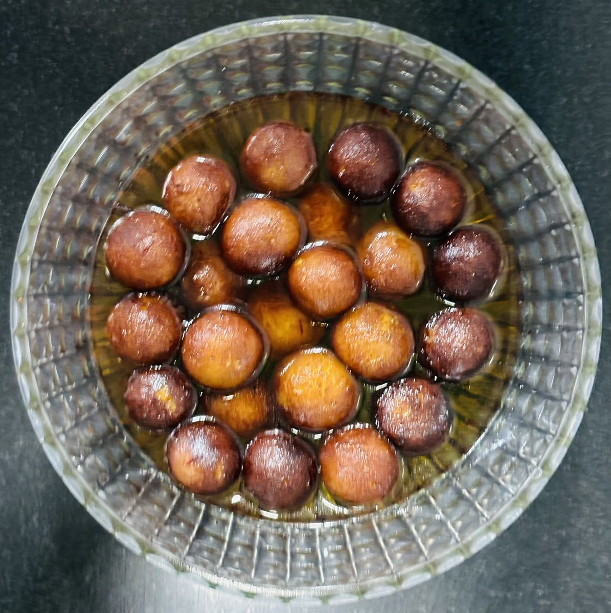 curlykrazy07's tweet photo. This delicacy is my family favourite so making it from scratch was a different experience.
#FridayKitchen #GulabJamun 😋😋 https://t.co/ddyN4u1WIo
