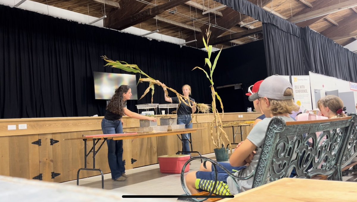 Hanging out with <a href="/StephanieCAF/">Stephanie Fletcher</a> + teaching kids about soil &amp; crops = amazing day! 🌽 🐛