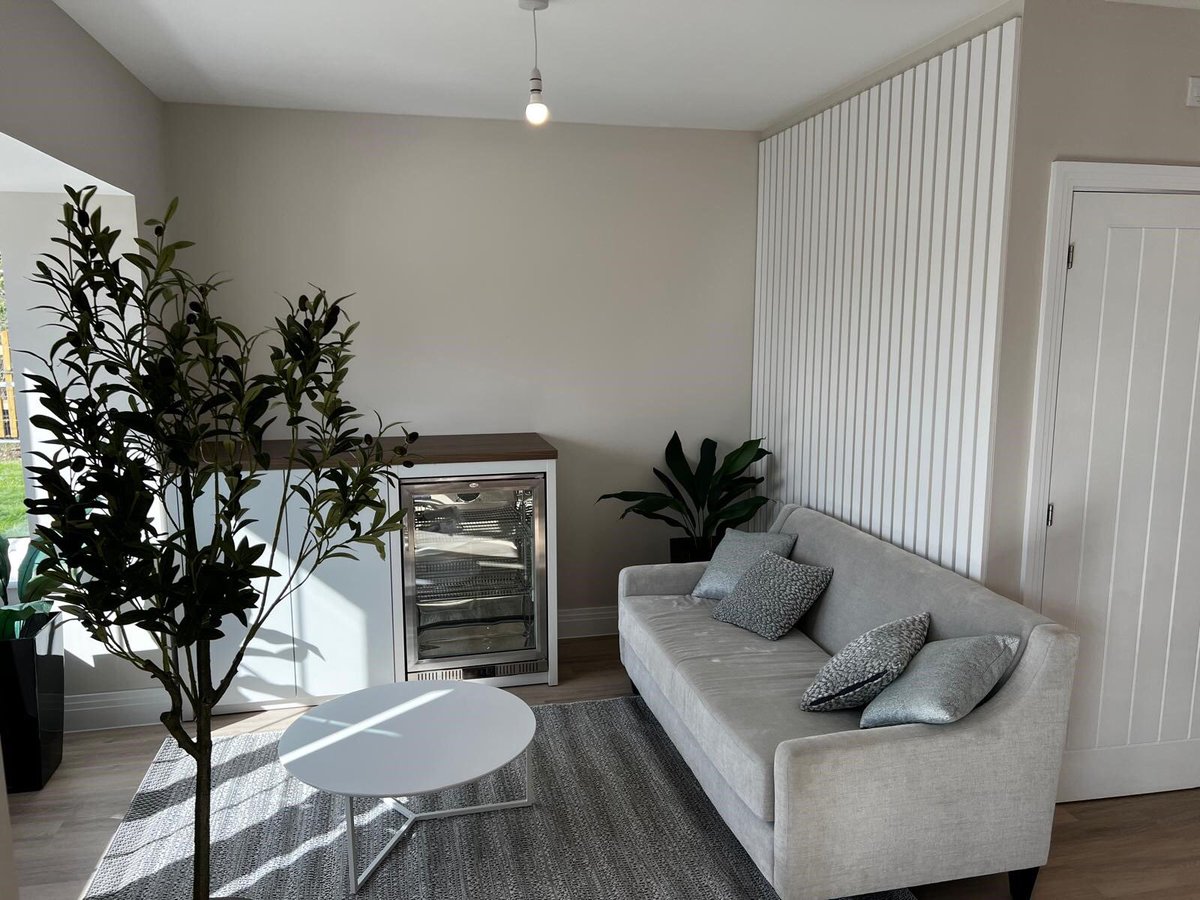 Our offering to developers include a bespoke Marketing Suite/Sales Office service encompassing design, fit-out and furnishings, to complement our onsite signage.