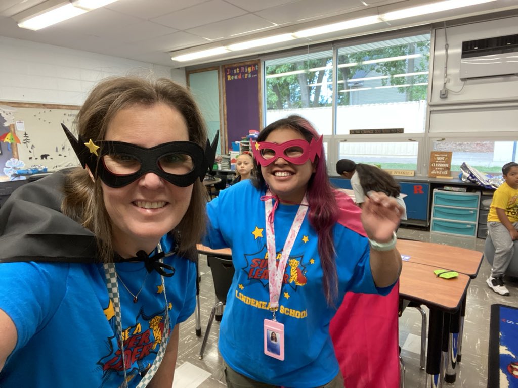 Laura Winik tweet media