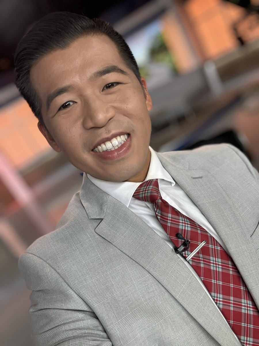 NewsPham's tweet image. Wearing the official Scottish tartan Coug tie this morning on #UpWithKREM for game day!! #GoCougs