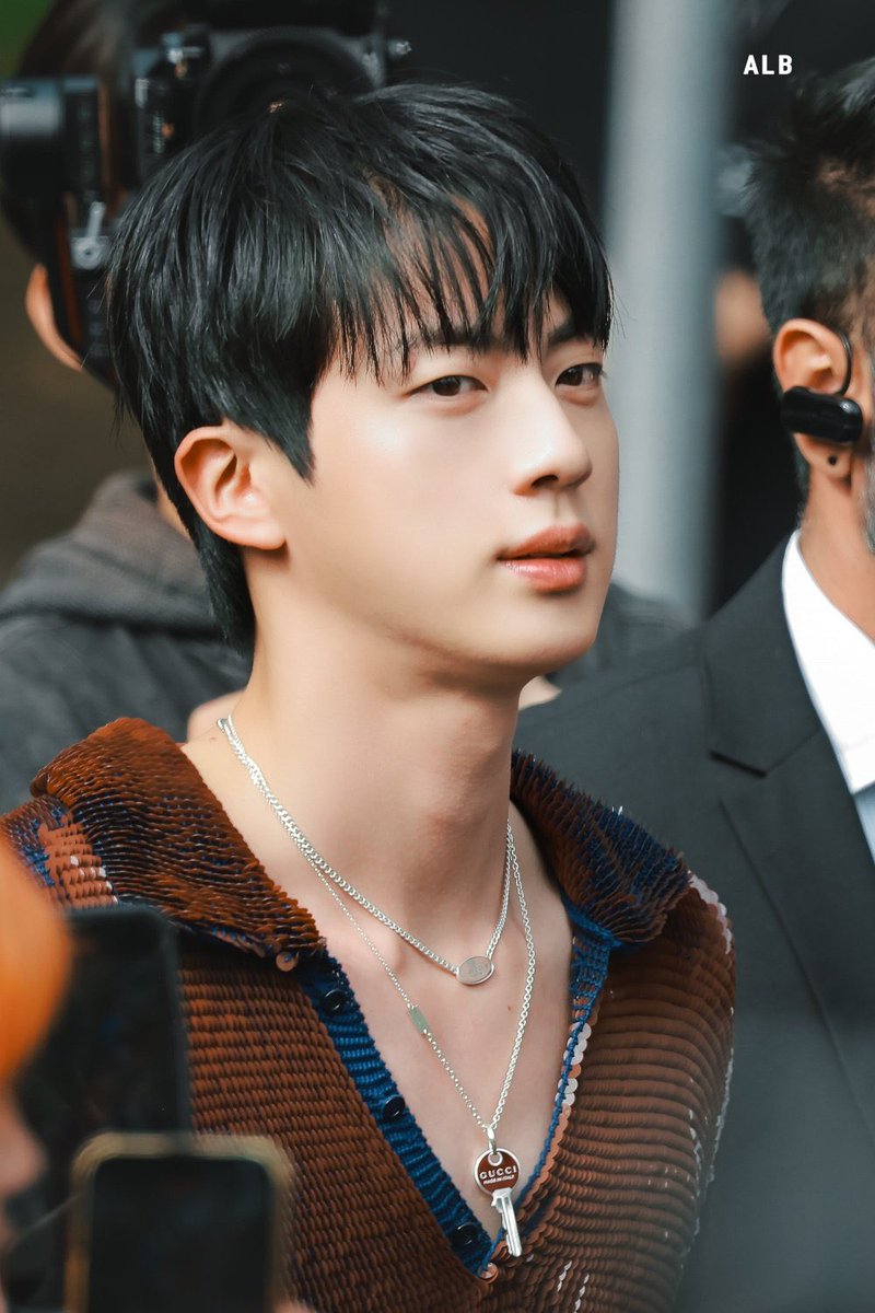 bblackjin's tweet photo. มึงกูไม่เล่น พี่ซอกจินหล่อชิบหายㅠ ㅠ https://t.co/2rRiQ0fOiR