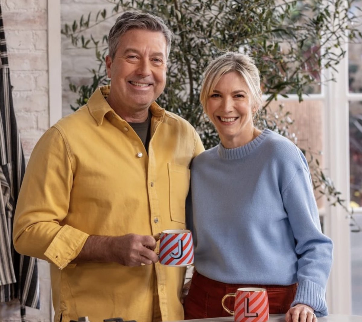 Tomorrow at 11:40am on ITV1 - John Torode and Lisa Faulkner return for Series 9 of John &amp; Lisa’s Weekend Kitchen! 🤩

We’re kicking things off with a programme dedicated to traybakes - delicious! 🤤