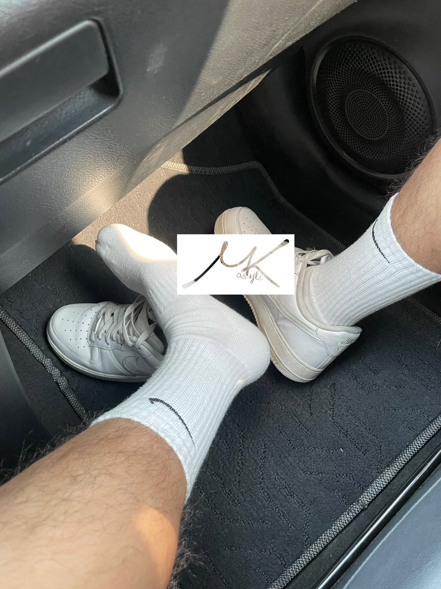 好像踩住什麼東西了
啊
是你的尊嚴

想送上尊嚴給我的
歡迎私訊😗(!?