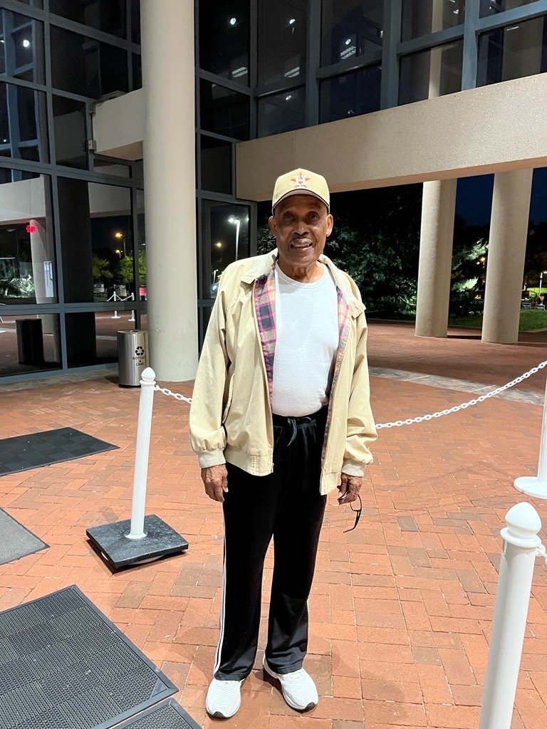 fairfaxvotes's tweet photo. 🌅 Voters were up with the sun this morning for the first day of early voting! 

Sylvester Hall of Baileys Crossroads was first in line at 6 a.m. The Govt. Center is open until 4:30 p.m., and Mount Vernon &amp; North County open from 1-7 p.m. 

More: https://t.co/C2aOWoB2hm #ffxvotes https://t.co/2o7J9JTKjW