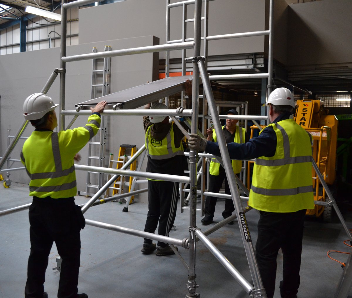BOSSTraining's tweet photo. A busy end to the week at our West Yorkshire Centre!

It's great to see such effective teamwork from all the delegates 🤝

Have a great weekend everyone!

#HealthandSafetyTraining #PASMA #Workingatheight https://t.co/vj9l7qota3