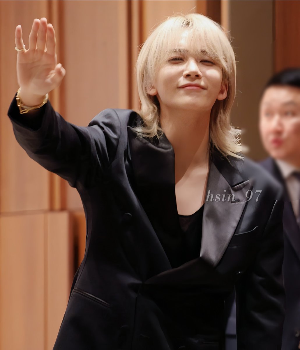 yeheun17's tweet photo. 240920 SPECULUM

😚

#윤정한 #정한 #JEONGHAN #ジョンハン #세븐틴 #SEVENTEEN https://t.co/GJIwxbvvHY