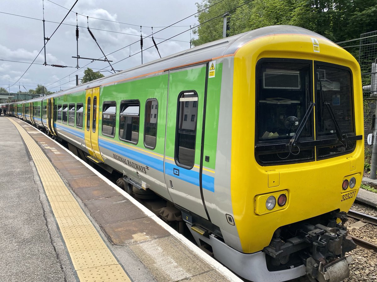 shellienic's tweet image. I’m wholly on #CrossCity today. Day starts with taking #Reggie (323221) to FOK at 15.16. We’re on the Final Countdown for #Class323 in the West Mids. Last day in passenger service is 27/9. Shout hello if you see me! I don’t bite 🤣 #DayInTheLife #TrainDriver #WomenInRail