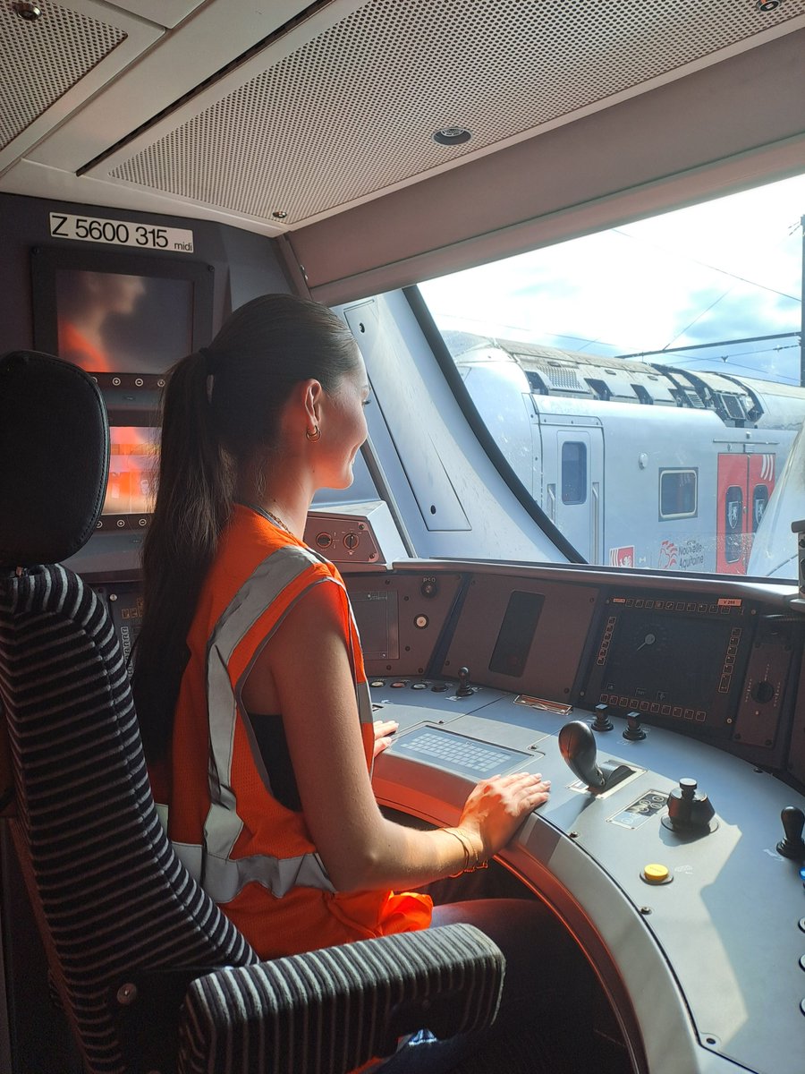 15 élèves du lycée Tregey ont découvert les coulisses de la #SNCF pour la Journée des Enfants du Patrimoine !🚂 Cabine de TER, simulateur, dépôt traction… de quoi susciter des vocations ! Merci aux équipes ! #JEP #Ferroviaire #NouvelleAquitaine #Jeunesse