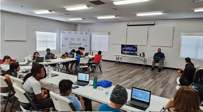 ttcreativegroup's tweet image. Flashing back to the amazing time we had hosting our @tweensandtech summer camp this year 🎒 🤖 

#GiveBack #TandTcommunity #Techforkids #codingforkids #gamebasedlearning