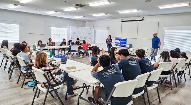 ttcreativegroup's tweet image. Flashing back to the amazing time we had hosting our @tweensandtech summer camp this year 🎒 🤖 

#GiveBack #TandTcommunity #Techforkids #codingforkids #gamebasedlearning