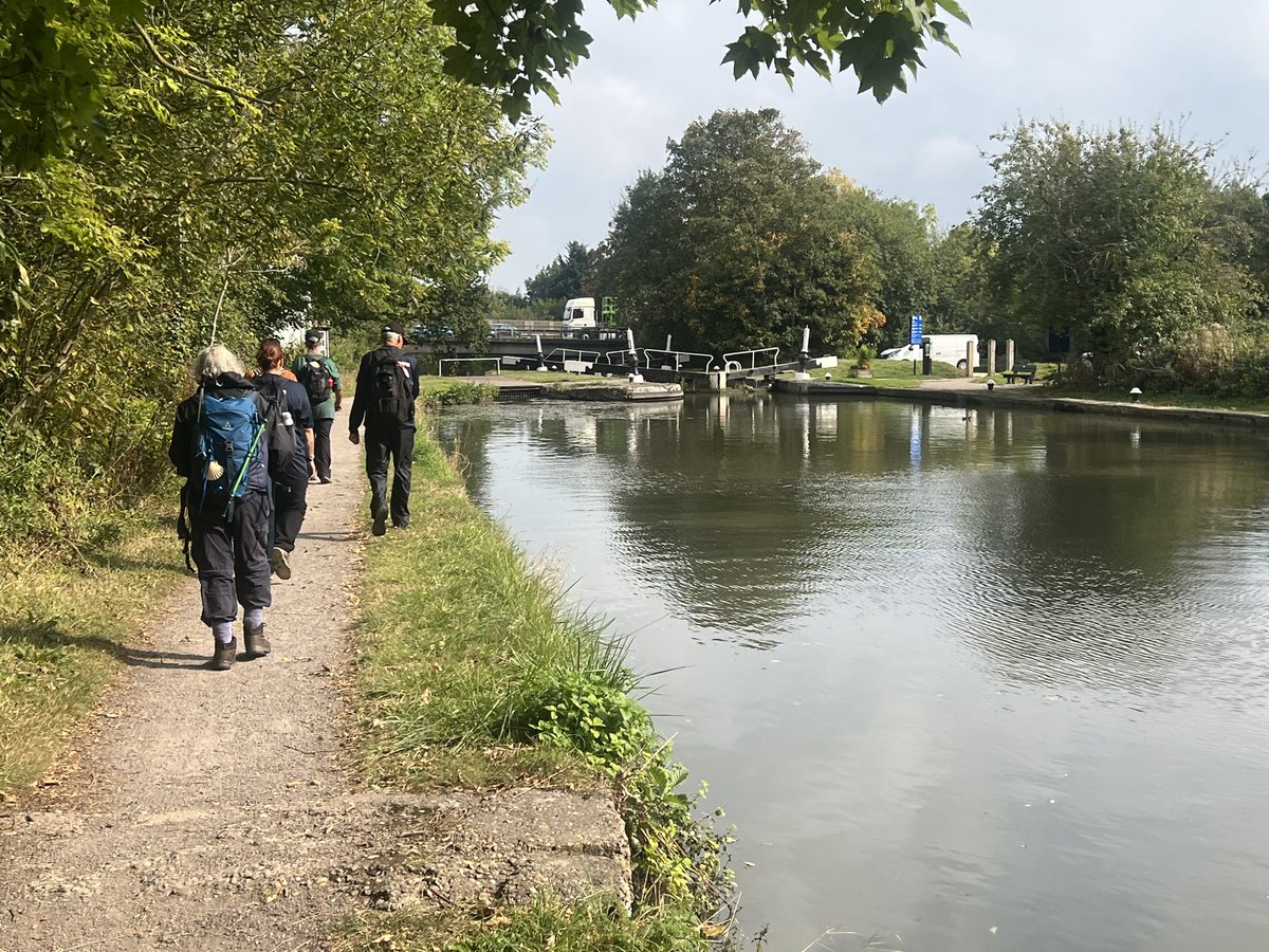 chrisj_brown's tweet photo. Walking along the towpath of the Grand Union Canal through Warwick, on the @EmmausNorfolk_W Walk of Kindness. 

260 miles done, 190 miles to go on our 46 day trek across the UK.

Weather today is fine!

@CanalRiverTrust @Warwick_DC https://t.co/PC0TrCaA9q