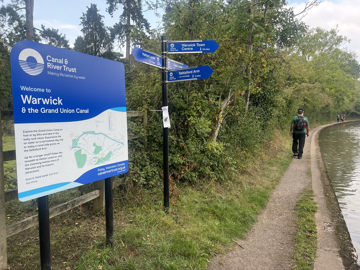 chrisj_brown's tweet photo. Walking along the towpath of the Grand Union Canal through Warwick, on the @EmmausNorfolk_W Walk of Kindness. 

260 miles done, 190 miles to go on our 46 day trek across the UK.

Weather today is fine!

@CanalRiverTrust @Warwick_DC https://t.co/PC0TrCaA9q