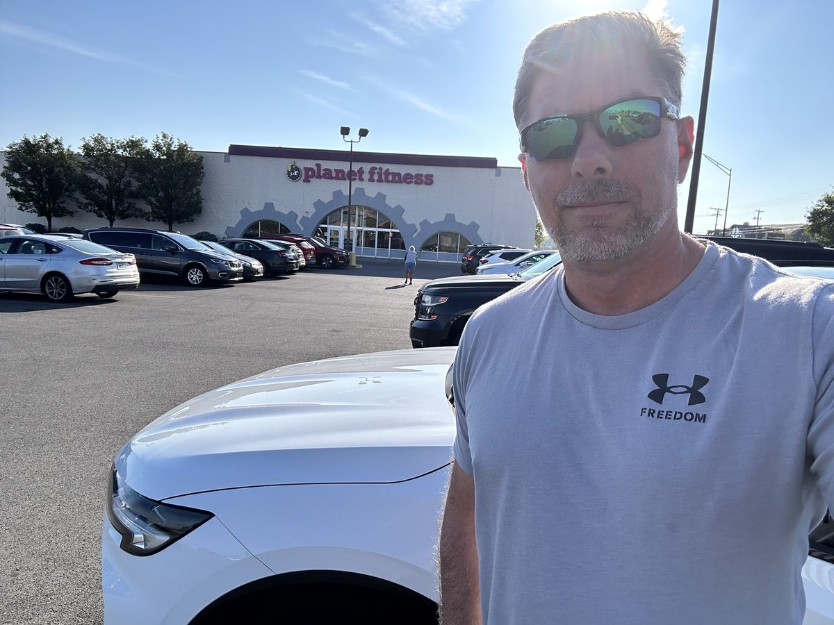 SteveHammActor's tweet image. Gym time…
Shoulders, Back, Legs, and Abs 
Let’s do this…
@PlanetFitness @UnderArmour @oakley 

#gymmotivation #fitafter50 #gymaddict #bodybuilding #veteran