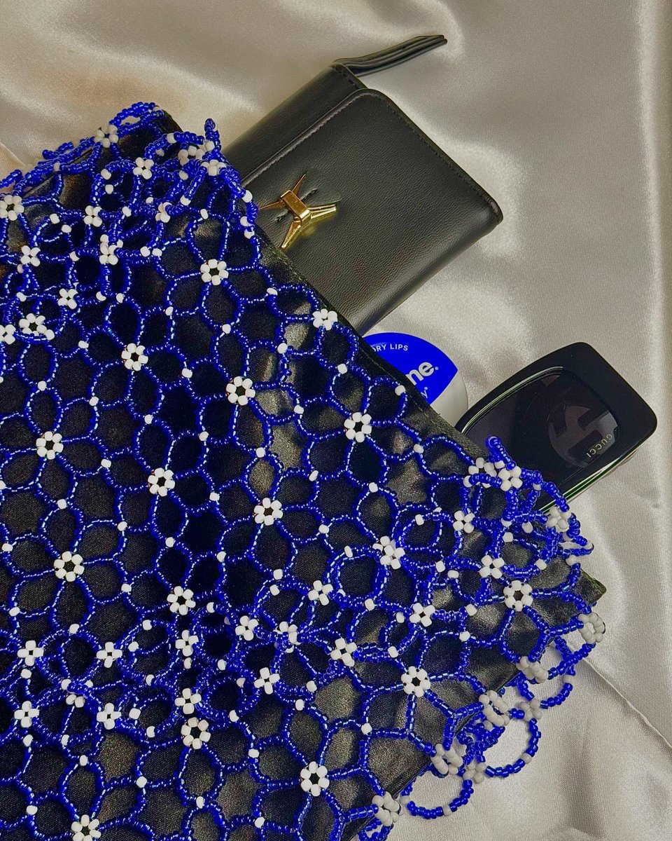 tomisin_ms's tweet photo. You can call me a seed bead artist 🥰

Beaded Totebag made with size 3mm seed beads 

#handmade #beadbag #seedbead https://t.co/SGxpnachR1