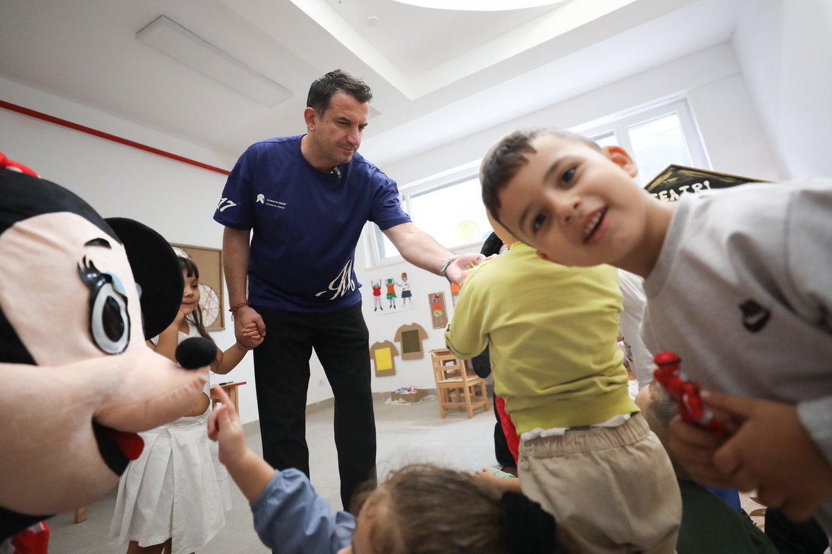 erionveliaj's tweet photo. Kopshti i rindërtuar “Ylberi” 📍 në Njësinë 1 pret çdo ditë 180 vogëlushë 👧🏻, tani me hapësira më të mëdha 🏫, me kushte shumë herë më të mira 🌟 e shërbim më cilësor 👌🏻 për fëmijët. Në vijim, do të sigurohemi që të hapim kopshte të reja 🎒 edhe në zona si Fresku, lagjja Rilindja, Liqeni i Thatë, për të transformuar komunitete 🥰 e ndërtuar me hapësira të mira për më të vegjëlit 💫.