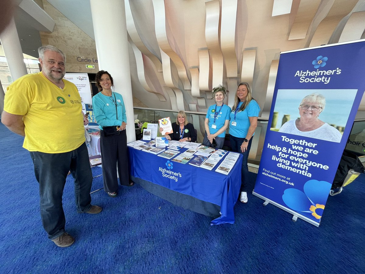 Chris Larkin tweet media