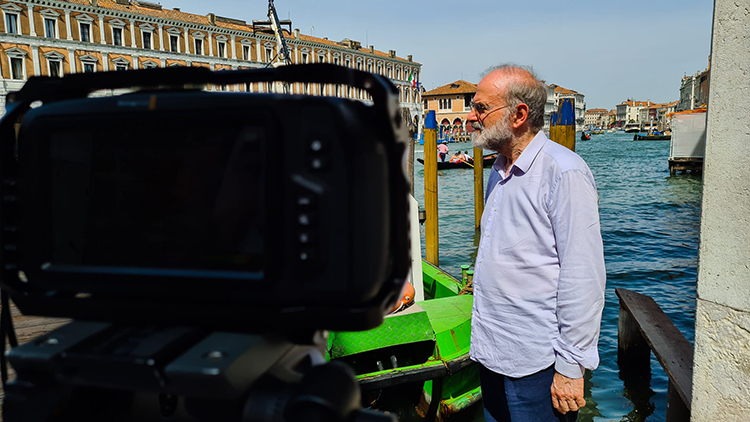 Lundi prochain, avant-première du film de Hugues Blondet “MODERN LOVERS”. Giuseppe Longo, membre d'<a href="/ArsIndustrialis/">Épokhè</a>, a participé à ce film pour y apporter son regard sur les techniques numériques comme le Deep Learning ou les algorithmes. Séance gratuite 
republique-des-savoirs.fr/la-recherche-s…