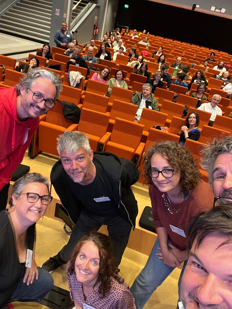 Merci aux personnes présentes à la journée annuelle <a href="/ReseauRUSHS/">RUSHS - Le réseau des métiers de l'image et du son</a> 
Pour en savoir + sur les projets présentés, retrouvez les liens dans le live-tweet du 19/09 ou sur notre page LinkedIn : fr.linkedin.com/company/r%C3%A…
A bientôt pour les webinaires #RUSHS_HOUR
Le Copil
<a href="/CNRSshs/">CNRS Sciences humaines & sociales</a>