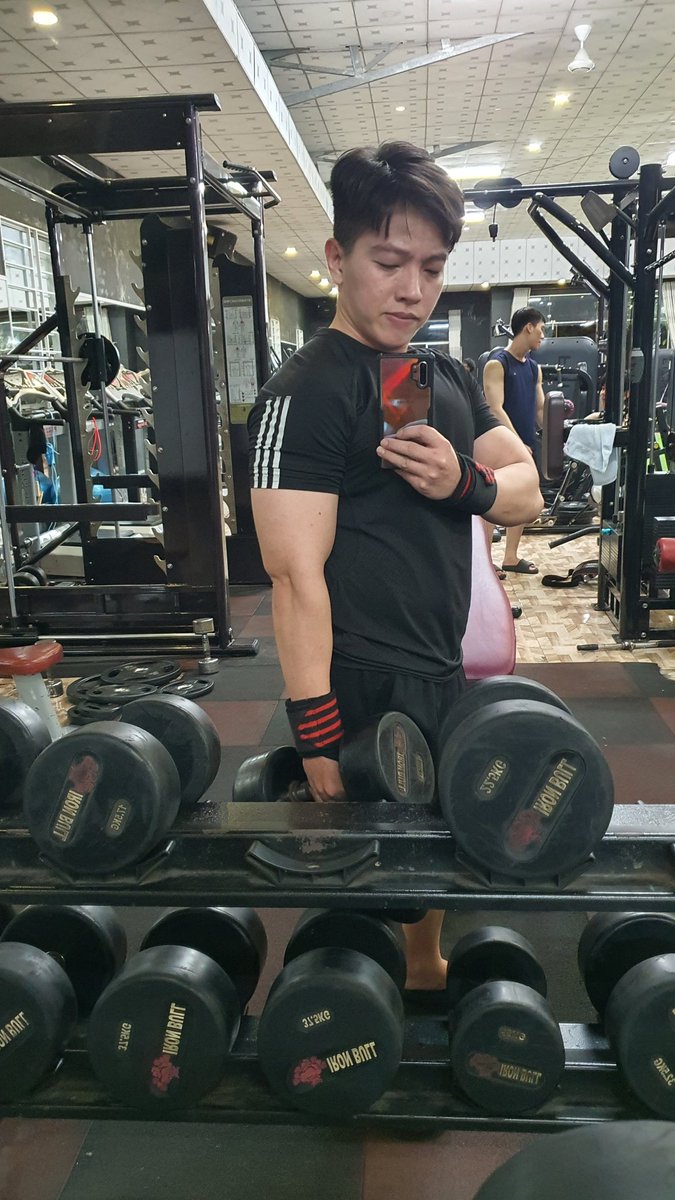 Niềm vui nhỏ mỗi ngày
Ngoài bán cà phê ra thì mình rất mê môn này. Đu theo nó từ hồi hè lớp 11. Cũng có khi bỏ nó 1 thời gian dài vì nhiều đợt phải tập trung cho việc học, nhiều khi thì tập trung làm việc không muốn bị phân tâm. Nhưng khi đi tập trở lại,