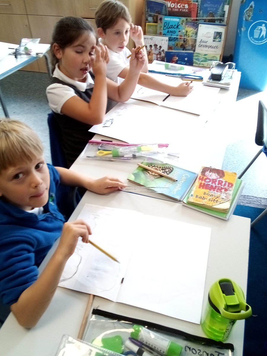 hillsideyr3's tweet photo. We're using charcoal to sketch prehistoric animals. https://t.co/zQbBZEprUa