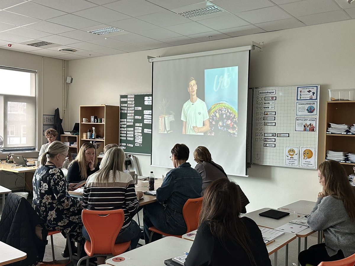 UtísOnline hafið í Hörðuvallaskóla! Hér er geggjuð orka og frábær stemning!
#utisOnline