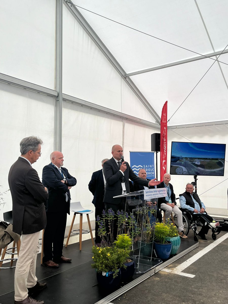 Inauguration de la nouvelle usine d'eau potable de #SaintBrieuc ! Une infrastructure clé pour alimenter 32 communes de l'agglomération. 
La <a href="/BanqueDesTerr/">Banque des Territoires</a> a accompagné ce projet à hauteur de 15M€ en prêts sur fonds d'épargne.