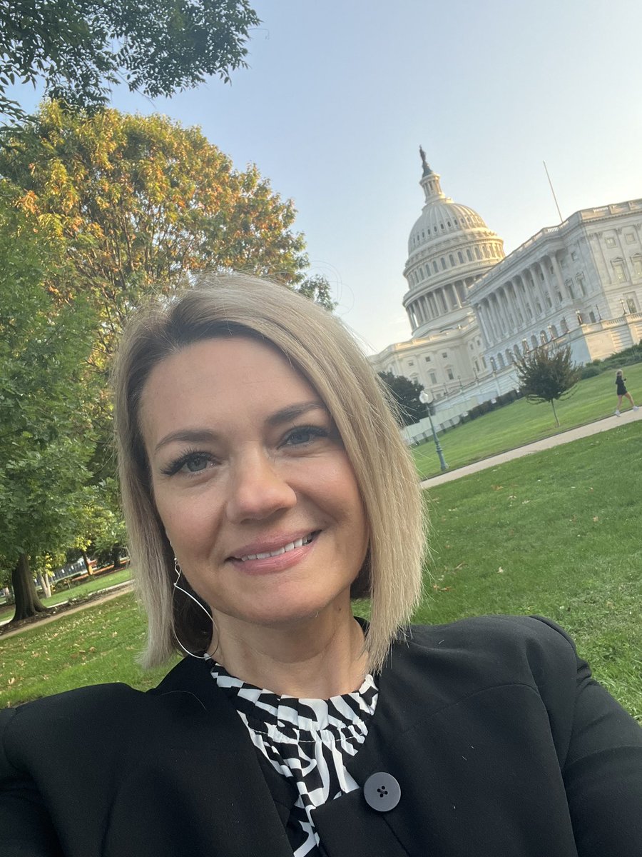 SarahMidMO's tweet photo. 👋DC! Sharing @HealiumXR on Capitol Hill today. #mentalhealth #MentalHealthMatters #headsinheadsets @WirelessFdn https://t.co/hF8nBHqUoq