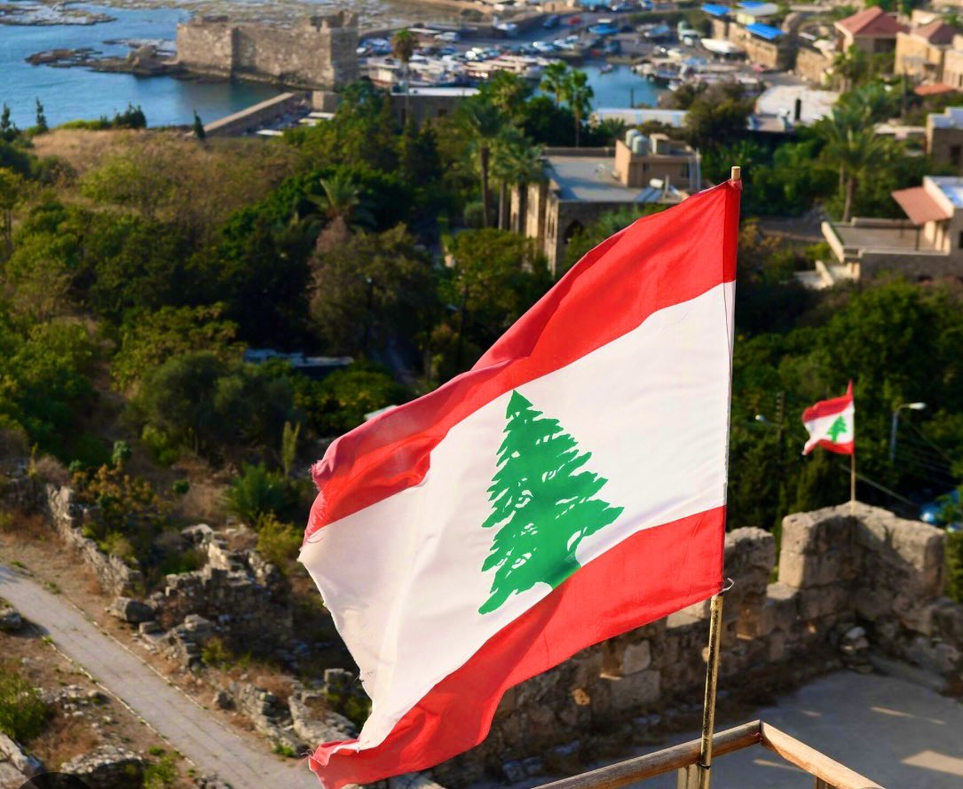 حمى الله لبنان الجميل وشعبه الطيب وسائر البلاد العربية من شرور وأطماع "الصهاينة" الغاصبين المجرمين.

اللهم برداً وسلاماً على #لبنان وأهله..
