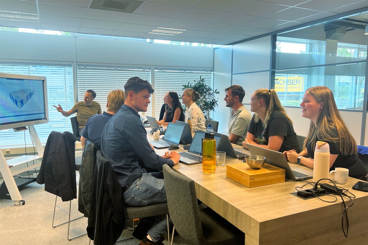 Cauberg_Huygen's tweet photo. Vorige week is de ‘TO-taskforce’ bij elkaar gekomen. Deze kennisgroep heeft als doel om meer adviseurs op te leiden tot specialisten o/h gebied van #oververhitting in gebouwen en de kwaliteit van onze advisering hoog te houden door kennis te ontwikkelen en te delen. 1/4 https://t.co/scEIMvILfR