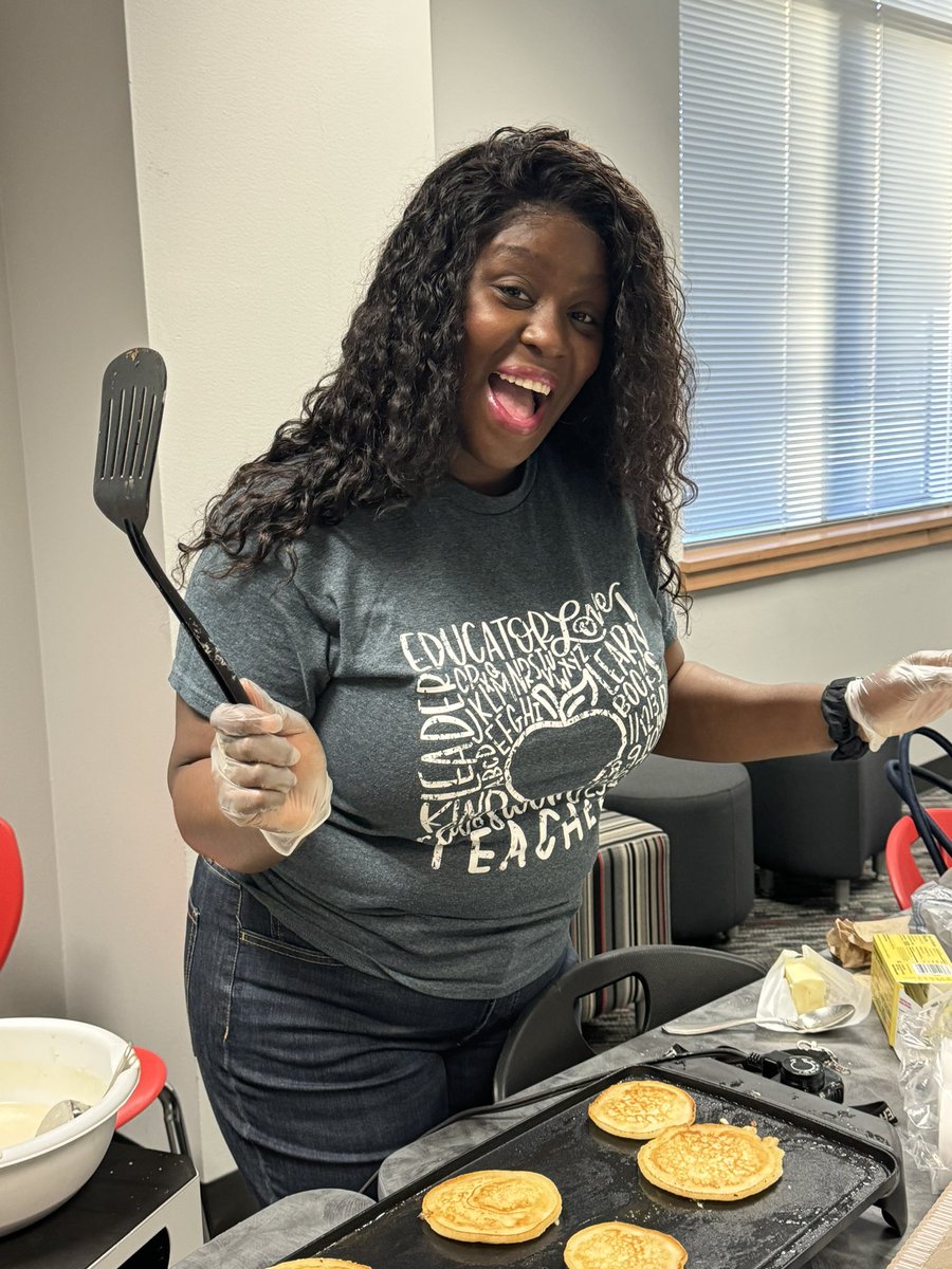 The OFFICIAL pancake flipper of <a href="/KleinIntKISD/">Klein Intermediate</a>! 😂😂Today the specialist team hosted a pancake breakfast for our teachers to show them how much we ❤️them! Our teachers are starting the day with full belly’s and full ❤️’s!