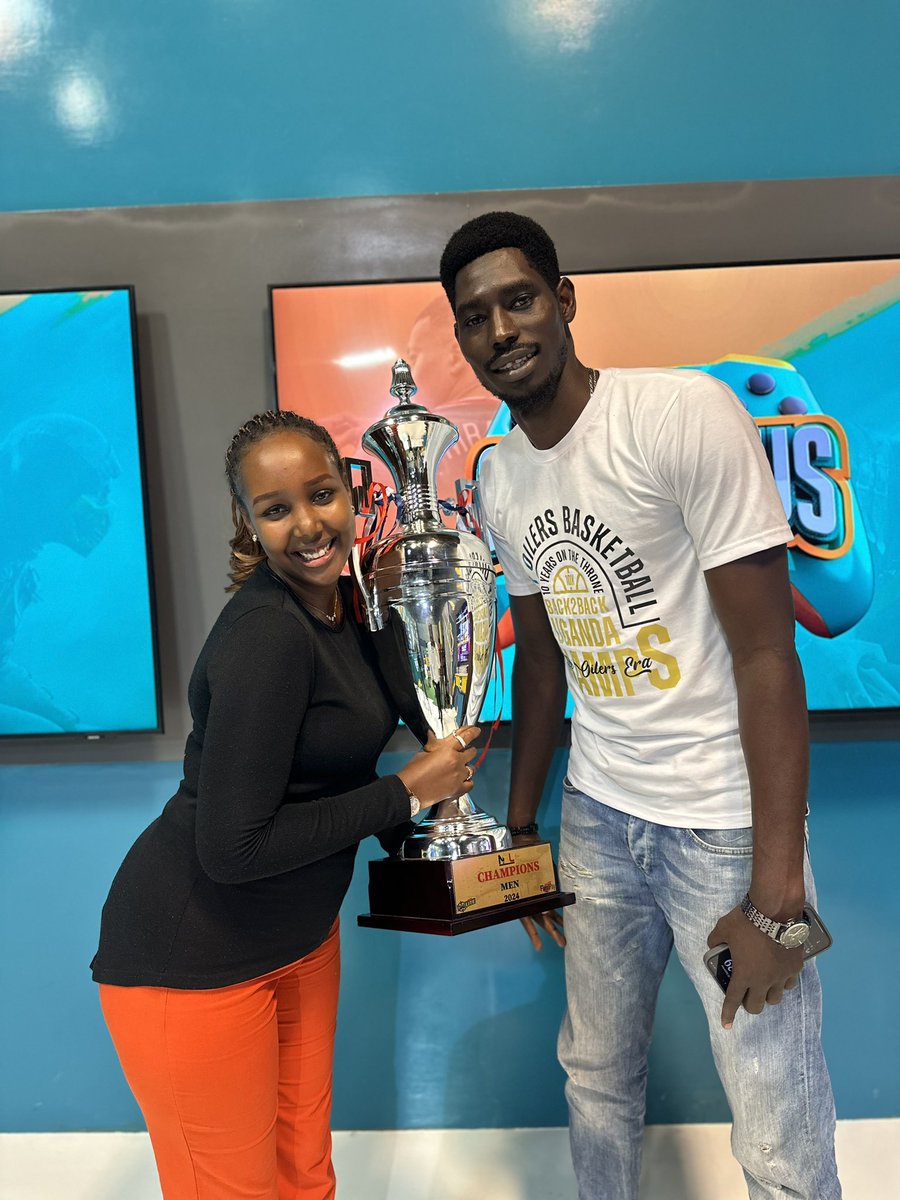 Trophy is hereeee!! Tune in at 5pm on <a href="/NBSportUg/">NBS Sport</a> as we talk CITY OILERS 💃