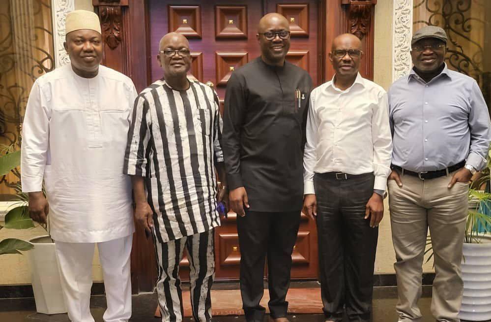 Imranmuhdz's tweet image. The G5 governors regrouped and convened at the residence of FCT Minister Nyesom Wike in Abuja for a meeting.