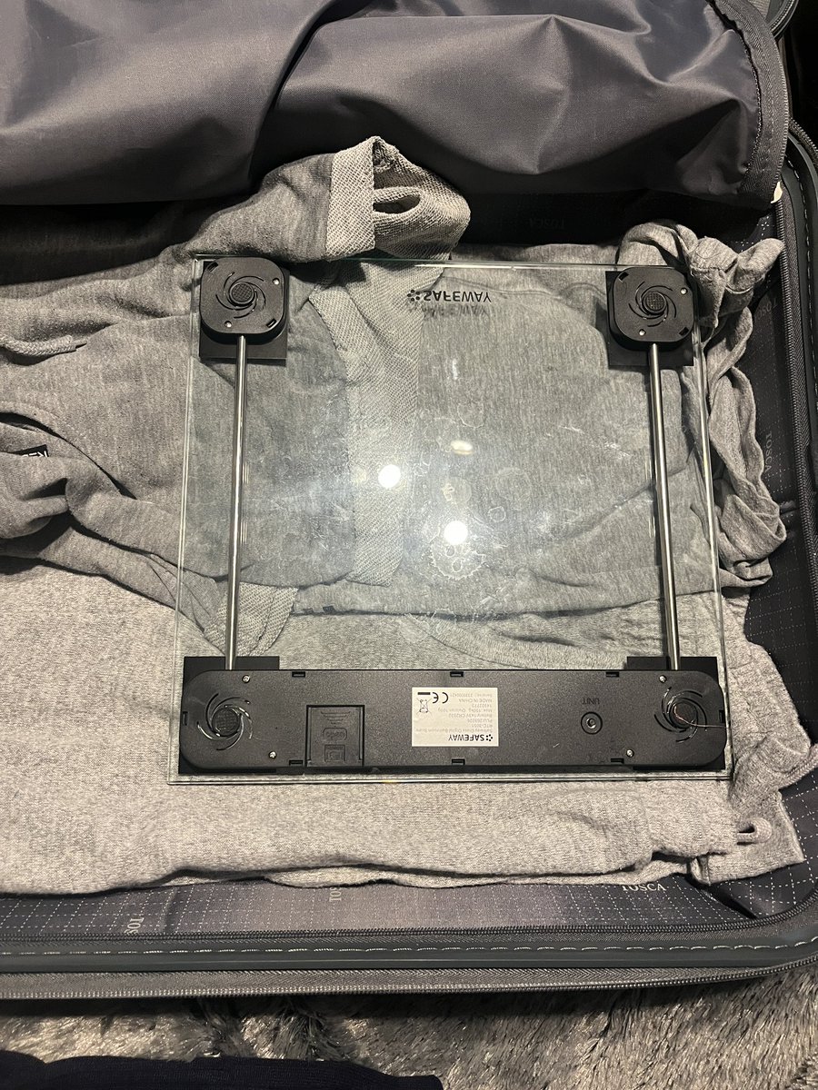 juniesbones's tweet photo. “youre just going away for 4 days, pack only the essentials”
the essentials: https://t.co/7anlssZPrN