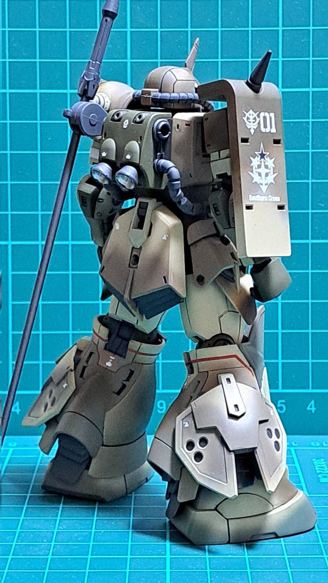 #ガンプラ好きな人たちと繋がりたい #ガンプラの画像貼るとRTされると聞いて 
HG高機動型ザクエグバ機本体完成しました。友人からの依頼品です。付属の迷彩デカールは難易度高過ぎでしたのでフリーハンドで塗装しました。