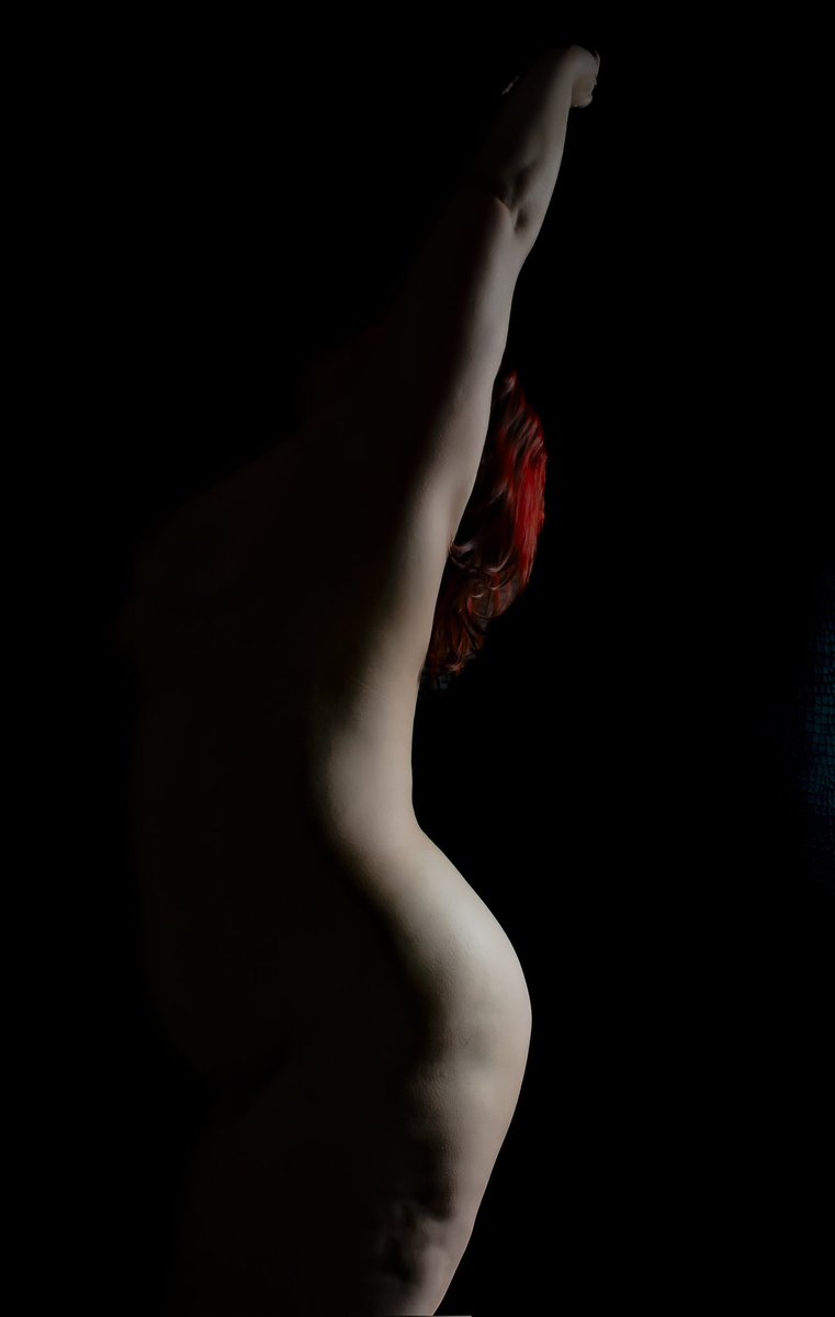 #bodyscaping #Portrait working with light &amp; shadow at the #studio - love the #flash of #redhair !

#photography #PhotographyIsArt #artnude #artistic #creative #curves #light #shadow #Portrait  #skin #body
