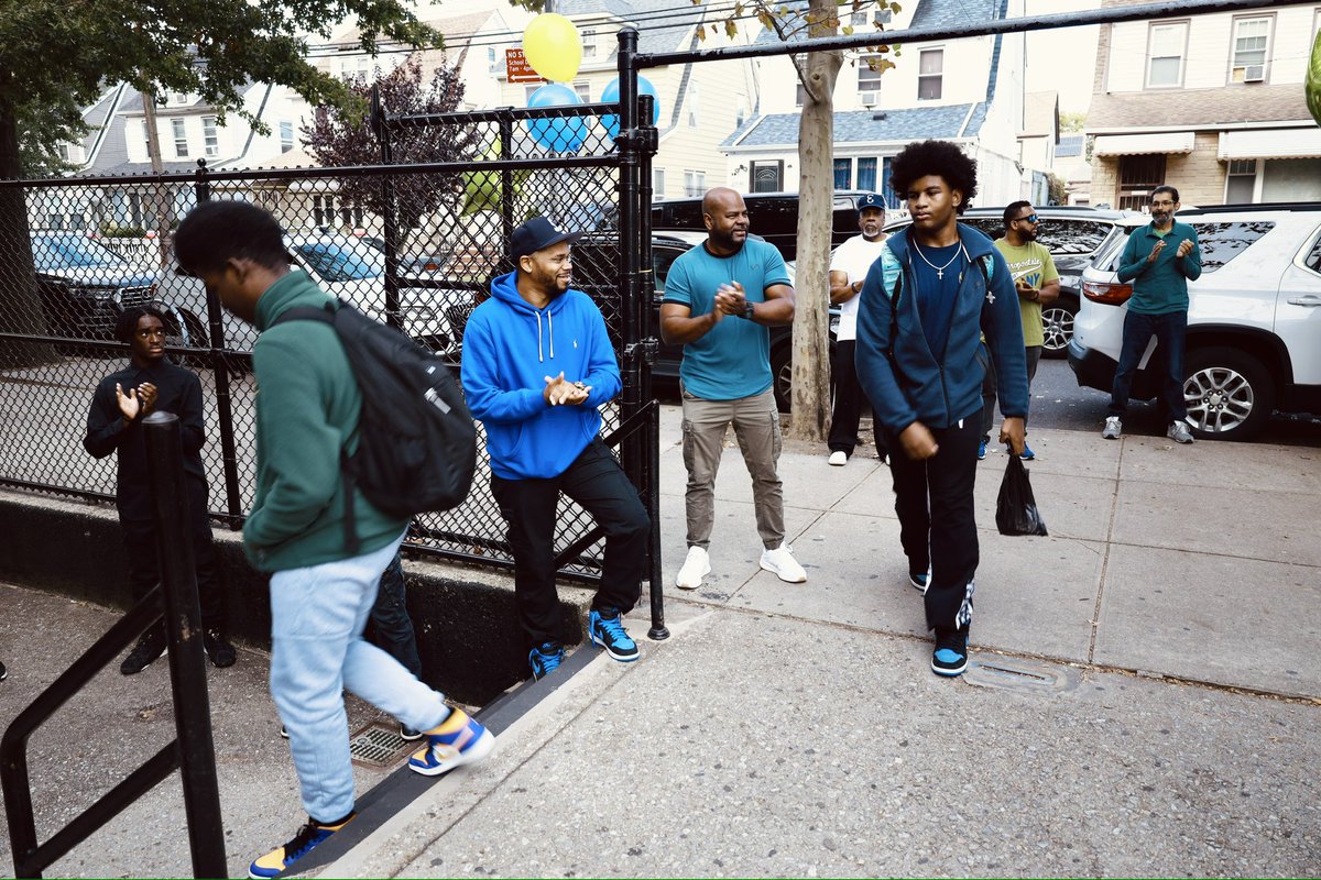 Celebrating the incredible bond between dads and their children! Thank you to all the amazing fathers and father figures who joined us yesterday for 'Dads Bring Your Child to School Day.' Your support and presence make a world of difference!💙#100MenOfPathways #BeyondExcellence