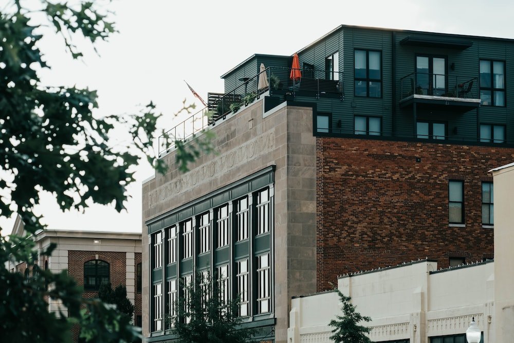 Begin an exciting real estate journey in #SouthCarolina with InstaLend! We offer customized #LendingSolutions tailored for the state’s unique market, helping you thrive in your investments. Apply today: tinyurl.com/5bvxm357 #InvestmentOpportunity