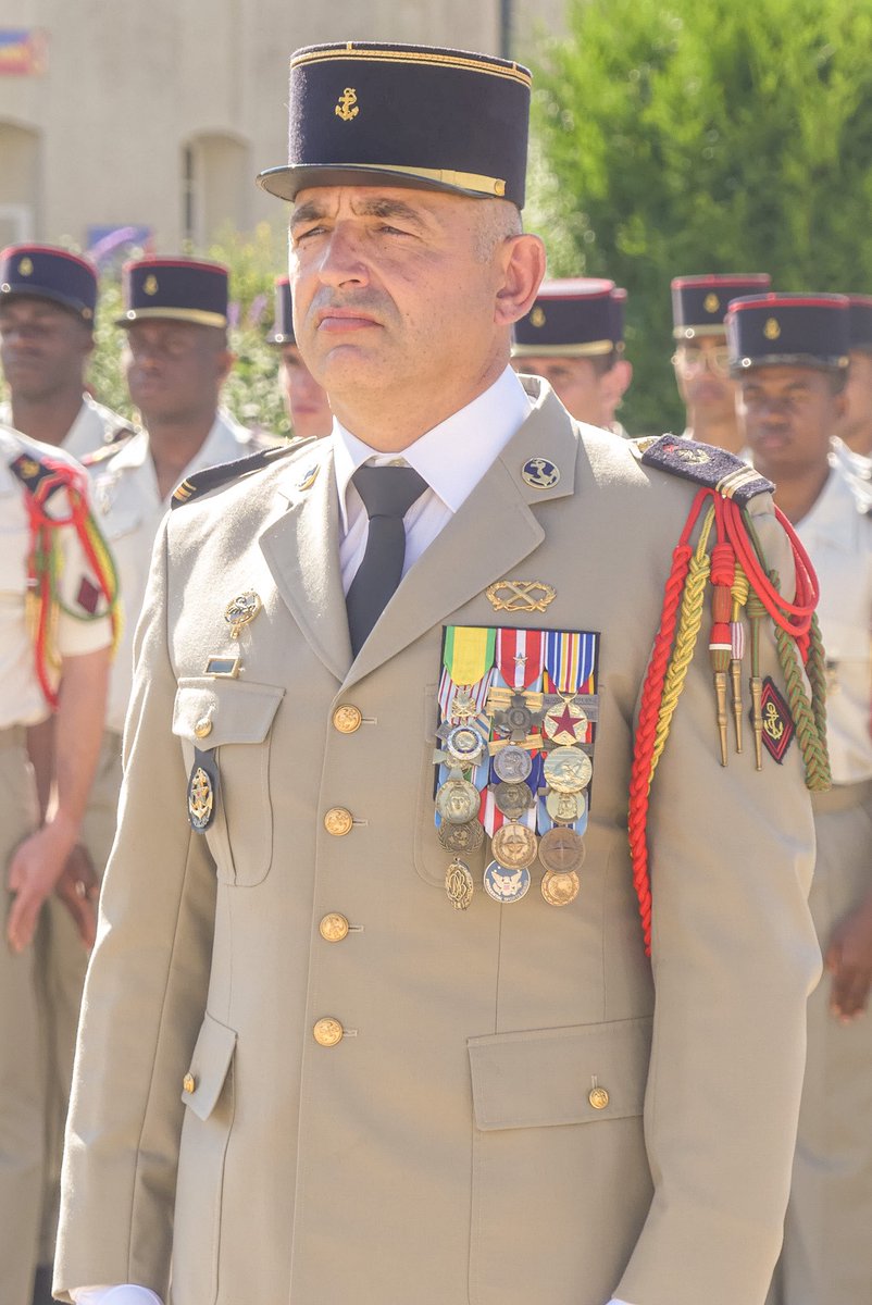 RICM_off's tweet image. Le Capitaine Jérôme a reçu la médaille de Chevalier de la Légion d'Honneur et l'Adjudant-Chef Nathalie, la Médaille Militaire. Nous avons également assisté à l'adieu aux armes du Major Tom.

#ceremonie #RICM #engagement #militaire #armée