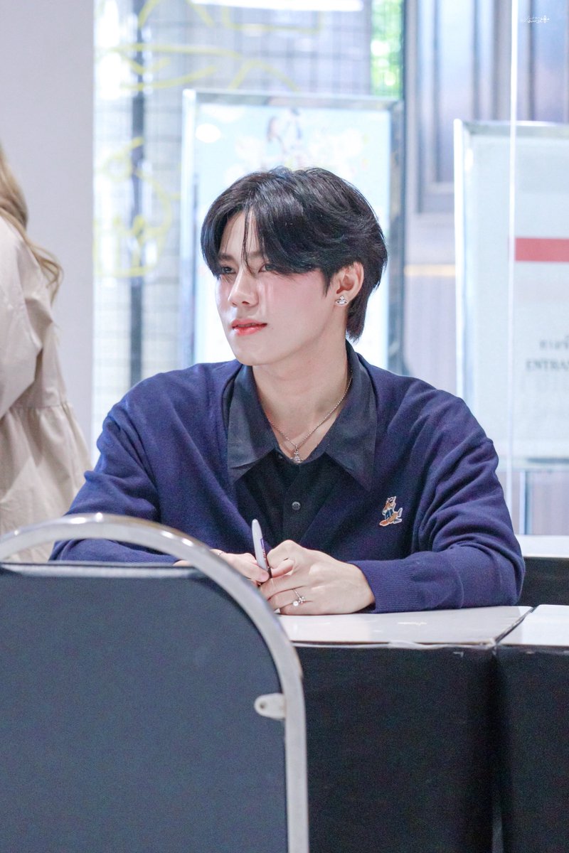 flymemydear's tweet image. 240915 | *.❅· #ohmsarit⋆·˚ ༘
— เท้าไม่ติดพื้นละ
#OhmPRIMETIME #PRIMETIMEth 
#PRIMETIME_TimeToLove_Fansign