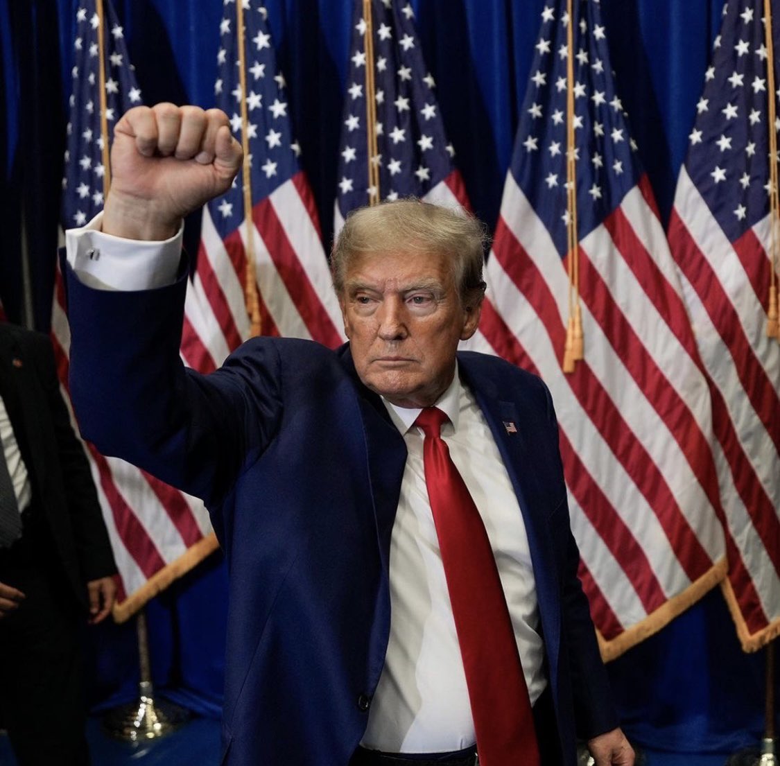 🚨 2 impeachments. 4 arrests. 91 charges. 2 attempts on his life.

Do you still stand with Donald Trump ? 

A. Yes 
B. No