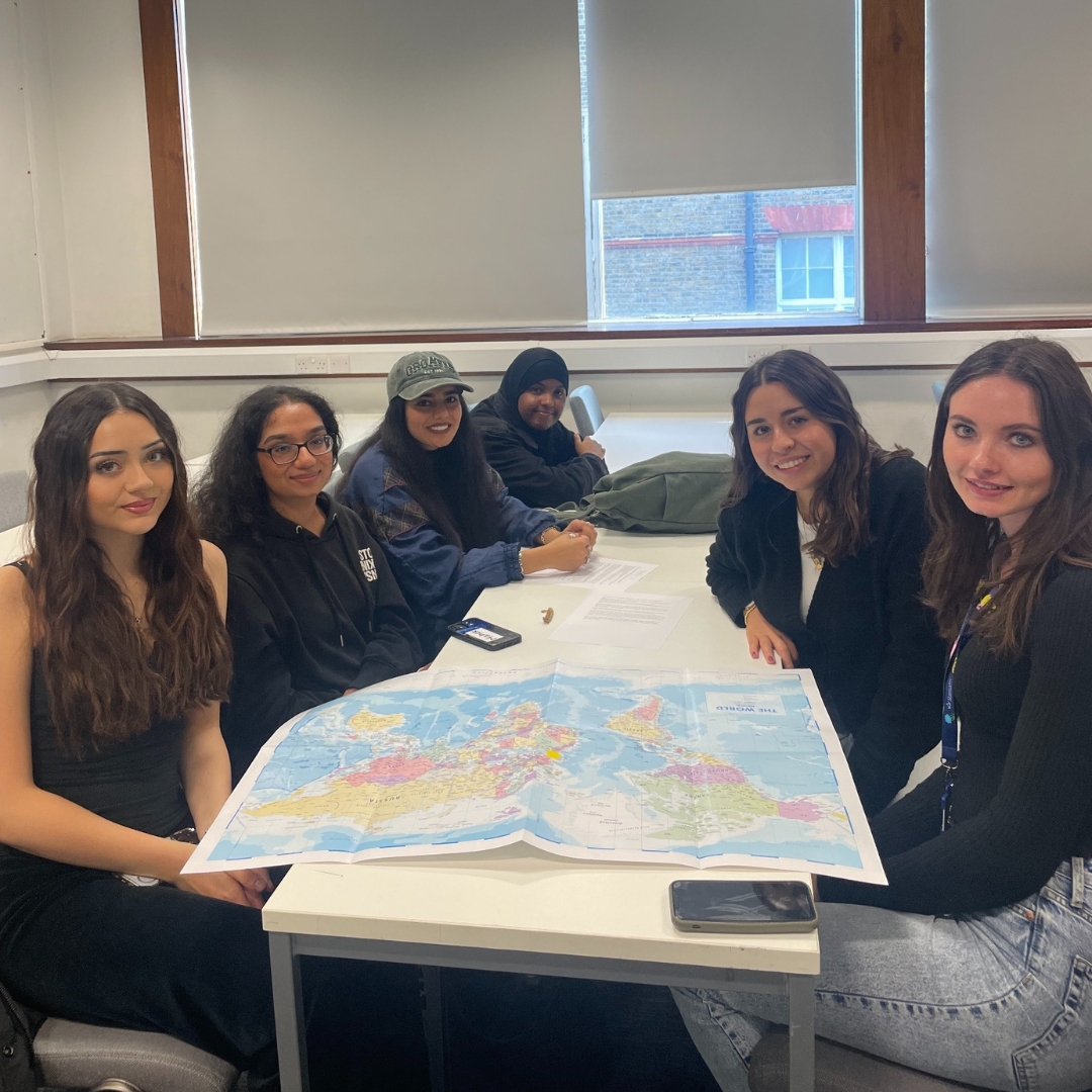 QMULGeography's tweet image. What a Welcome Week here at Queen Mary🤩

Brilliant to see campus busy again after the summer and we loved welcoming our new students and our returning students to the School of Geography.🗺

@QMUL #QMUL #WelcomeWeek