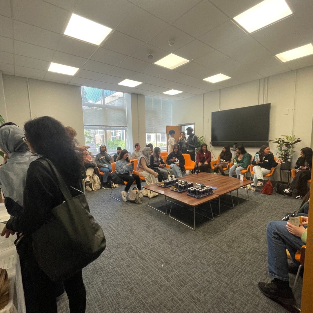 QMULGeography's tweet image. What a Welcome Week here at Queen Mary🤩

Brilliant to see campus busy again after the summer and we loved welcoming our new students and our returning students to the School of Geography.🗺

@QMUL #QMUL #WelcomeWeek