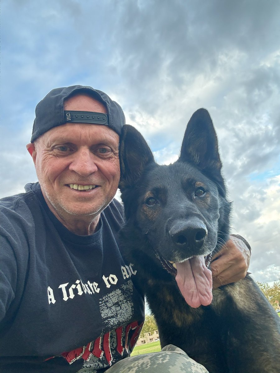 kskashuba's tweet photo. Troop
Says smile …. Nothing hurts that bad 😂 #K9 #GoOn3 #DayAfter #Xrays #AlwaysMoveForward https://t.co/nb9eJoTk9z