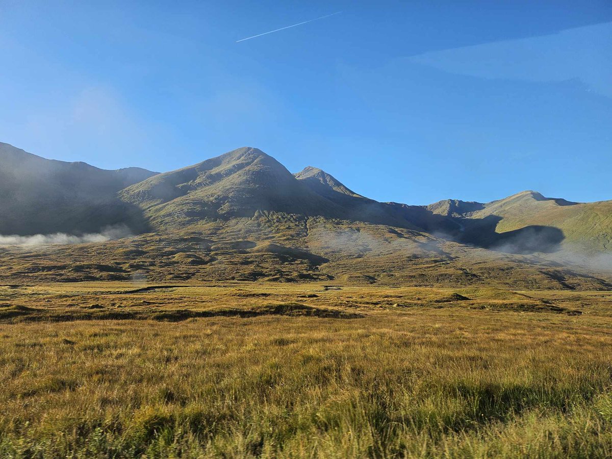Beautiful day for the girls delivering up to Skye yesterday! 

That’s right we deliver all over Scotland and further… 🌎 🚚 💧 

#lochnesswater #premium #water #delivery #skye