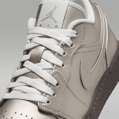 J23app's tweet photo. NEW: Women's Jordan 1 Low SE "Metallic Zinc" on @nikestore

Link -> https://t.co/CEk83XobPM https://t.co/fDDmnLAEId