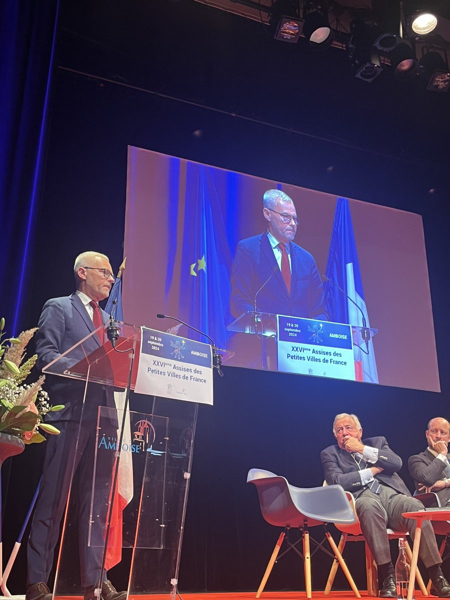 Philippe LAURENT (@laurent_sceaux) on Twitter photo À #Amboise, clôture des Assises des <a href="/PetitesVilles/">APVF</a> avec <a href="/loichervepublic/">Loïc Hervé, Sénateur de la Haute-Savoie 🇪🇺🇫🇷</a>, <a href="/Chris_Bouillon/">Christophe Bouillon</a>, <a href="/gerard_larcher/">Gérard Larcher</a>, <a href="/FrancoiseGatel/">Françoise GATEL</a> … une main tendue pour travailler sérieusement avec le #Gouvernement au redressement du pays, dans le respect et la confiance. C’est la dernière chance … À #Amboise, clôture des Assises des <a href="/PetitesVilles/">APVF</a> avec <a href="/loichervepublic/">Loïc Hervé, Sénateur de la Haute-Savoie 🇪🇺🇫🇷</a>, <a href="/Chris_Bouillon/">Christophe Bouillon</a>, <a href="/gerard_larcher/">Gérard Larcher</a>, <a href="/FrancoiseGatel/">Françoise GATEL</a> … une main tendue pour travailler sérieusement avec le #Gouvernement au redressement du pays, dans le respect et la confiance. C’est la dernière chance …