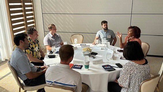 BIG NEWS: We are excited to announce the formation of the Arch Grants Fellows program! 
 
The Fellows are a new peer advisory and business growth collective comprised of Founders of the fastest growing Arch Grants Companies and select founders of startups from outside the Arch