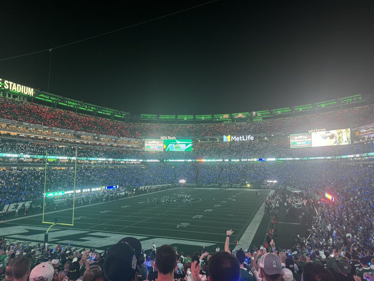 JetNation's tweet photo. The crowd at JetLife last night made it an awesome atmosphere… that was a blast https://t.co/Byn7R9bXLI